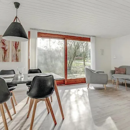 Two Bedroom Holiday In Casa vacanze *